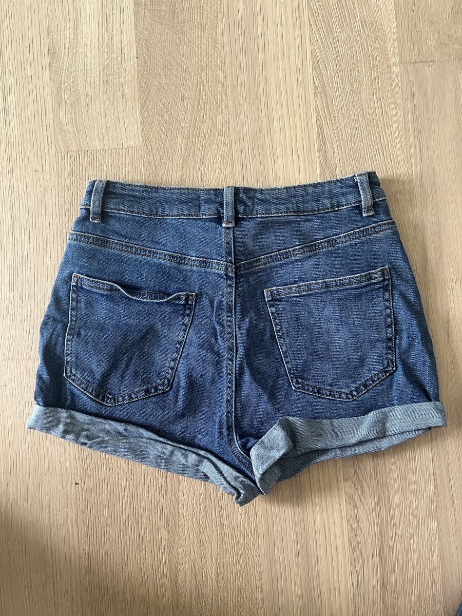 Jeans: Hotpants denim co. Gr. 38 – Gebraucht aus Stein am Rhein von Selomelo. 1