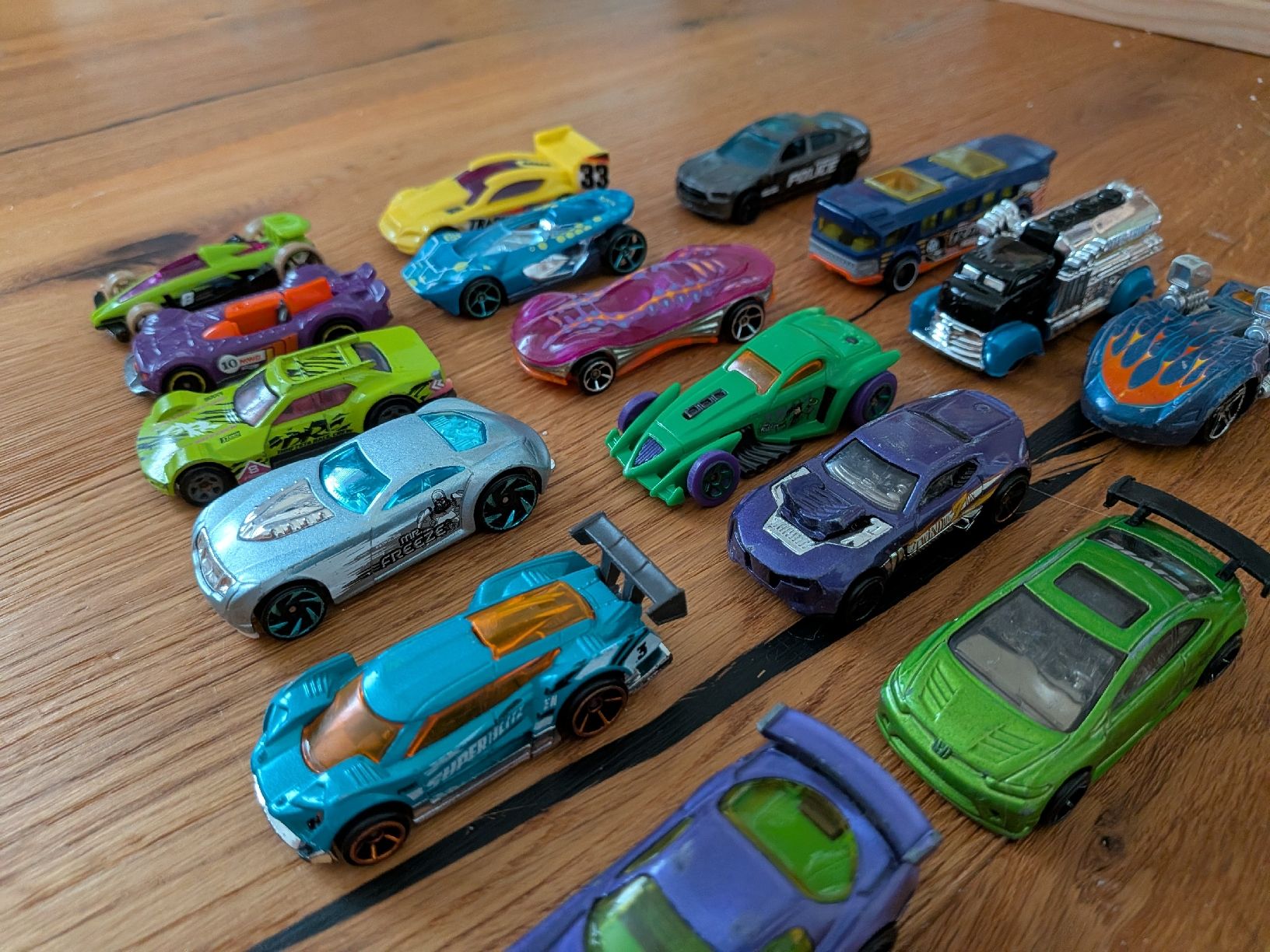 Hot Wheels Modellini d'auto: Grosses HotWheels Set Auto – Usato da Wald ZH venduto da rammyly 1