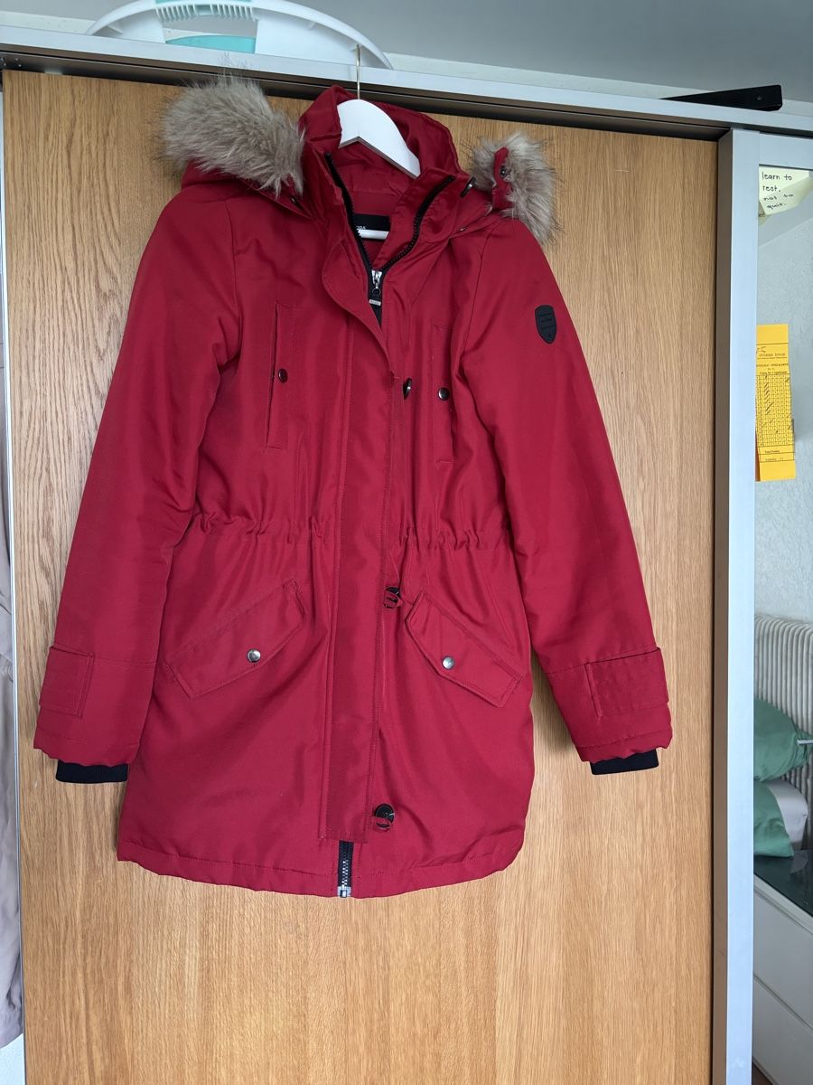 Vero Moda Giacche: VERO MODA Rote Winterjacke, Gr. S – Nuovo (secondo la descrizione) da Ittigen venduto da carpediempotato
