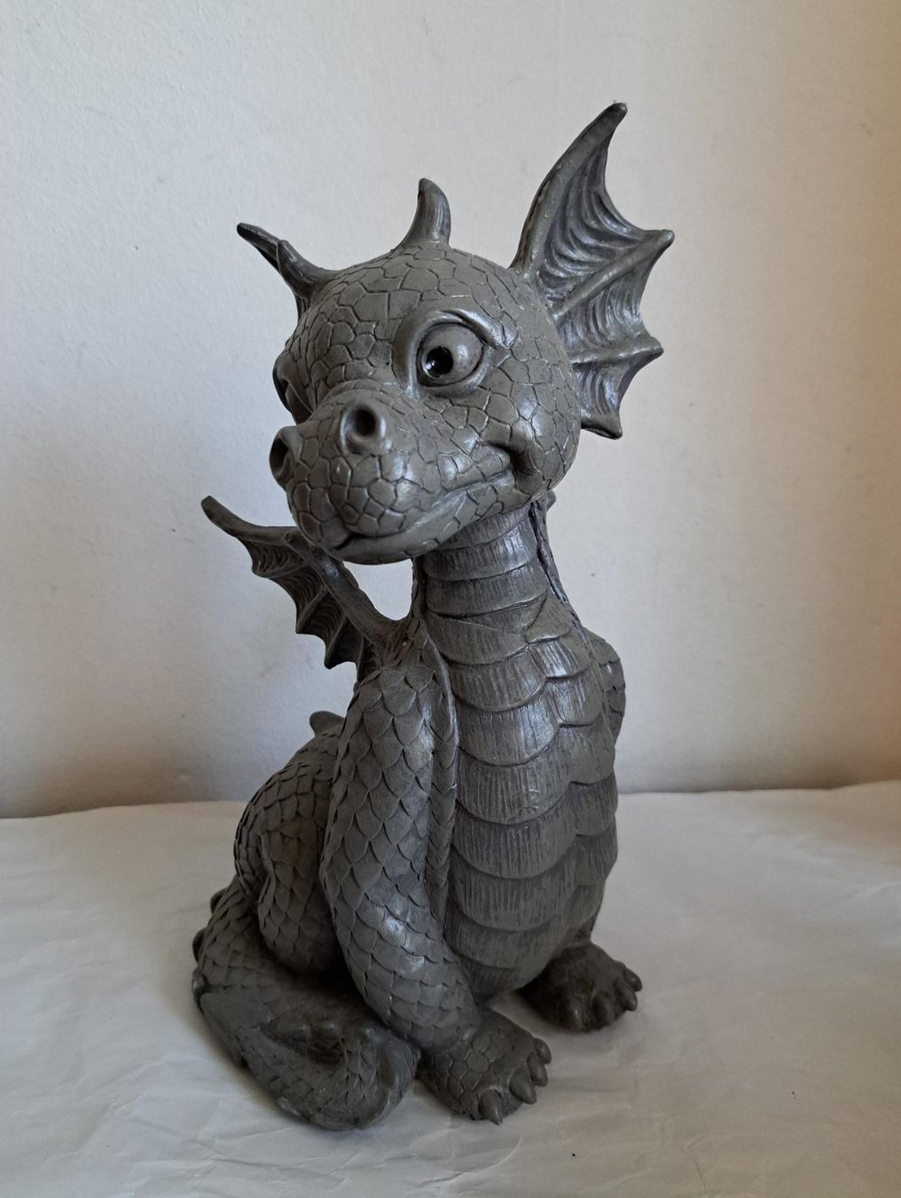 Statuette: Gartenfigur Drache sitzend aus Polyresin – Usato da Basel venduto da Patiscat 1