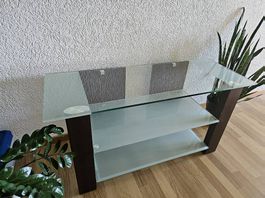 Schönes robustes Glasmöbel