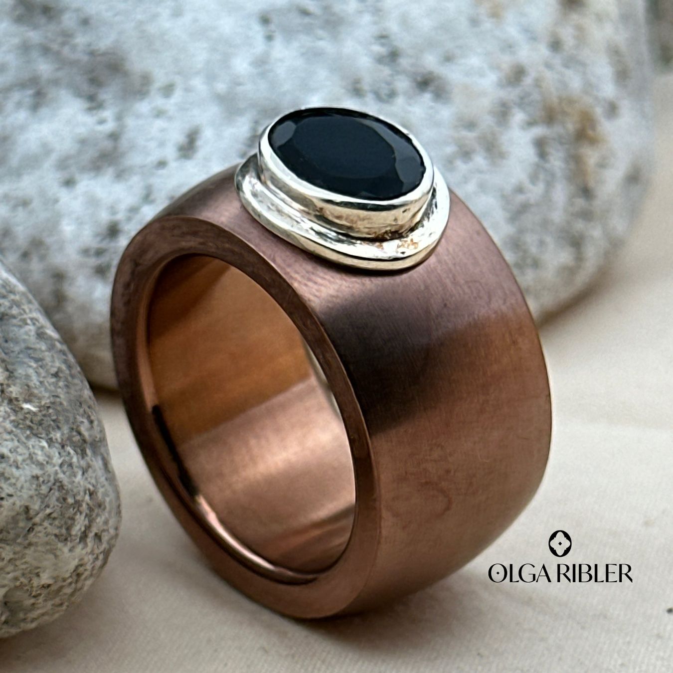 Olga Ribler Bagues: Edelstahl Statement  Ring mit Onyx Grösse 60 – Neuf (Voir description) à Luzern par Schmuckoutlet