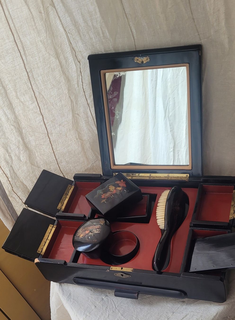 Tavoli da trucco: Exceptionnelle coiffeuse de voyage ancienne, en laque. – Usato da Vevey venduto da lba_dd82 4