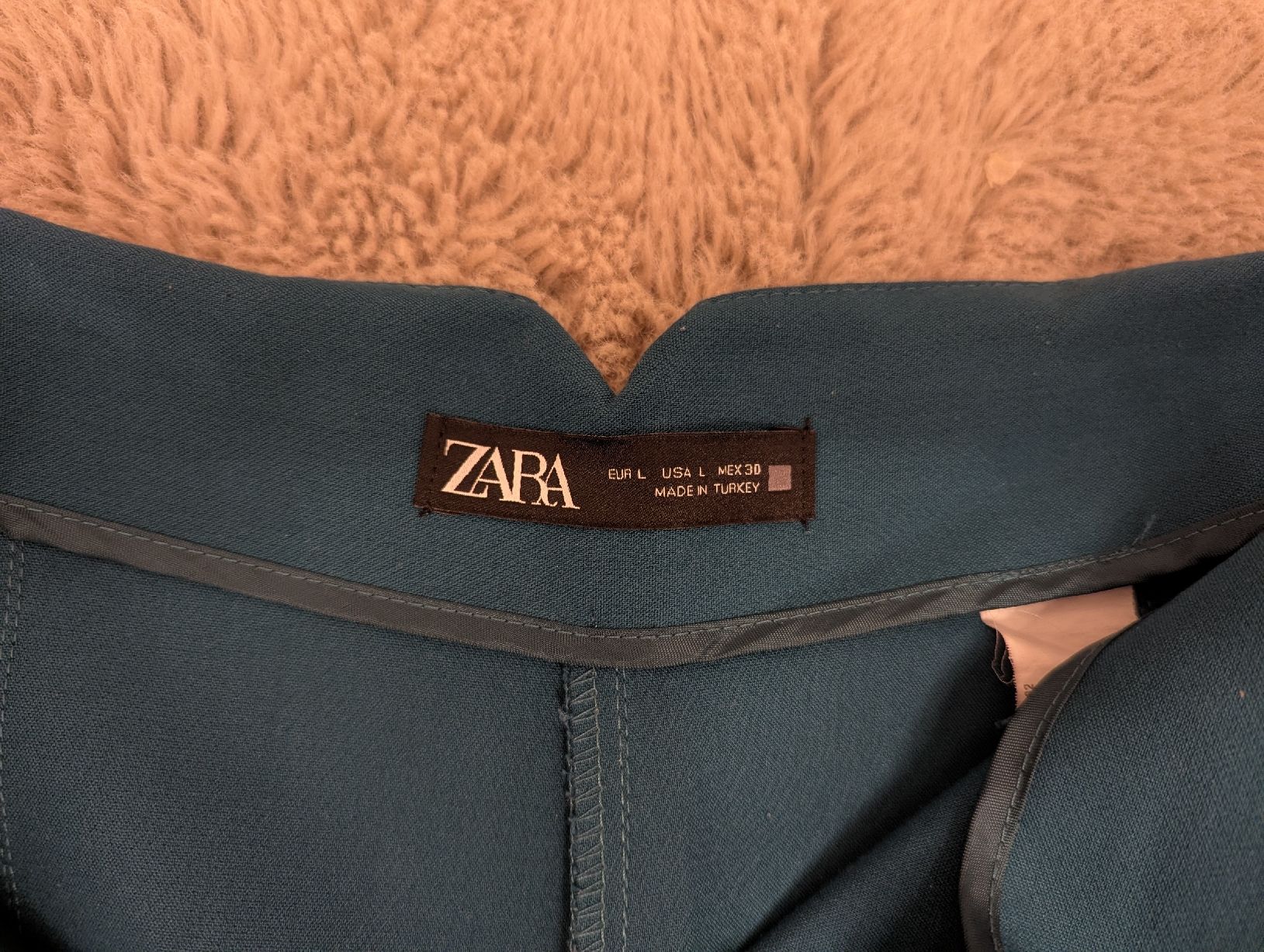Zara Pantaloni: pantalon Zara L  – Usato da Montreux venduto da dem_gyt9 2