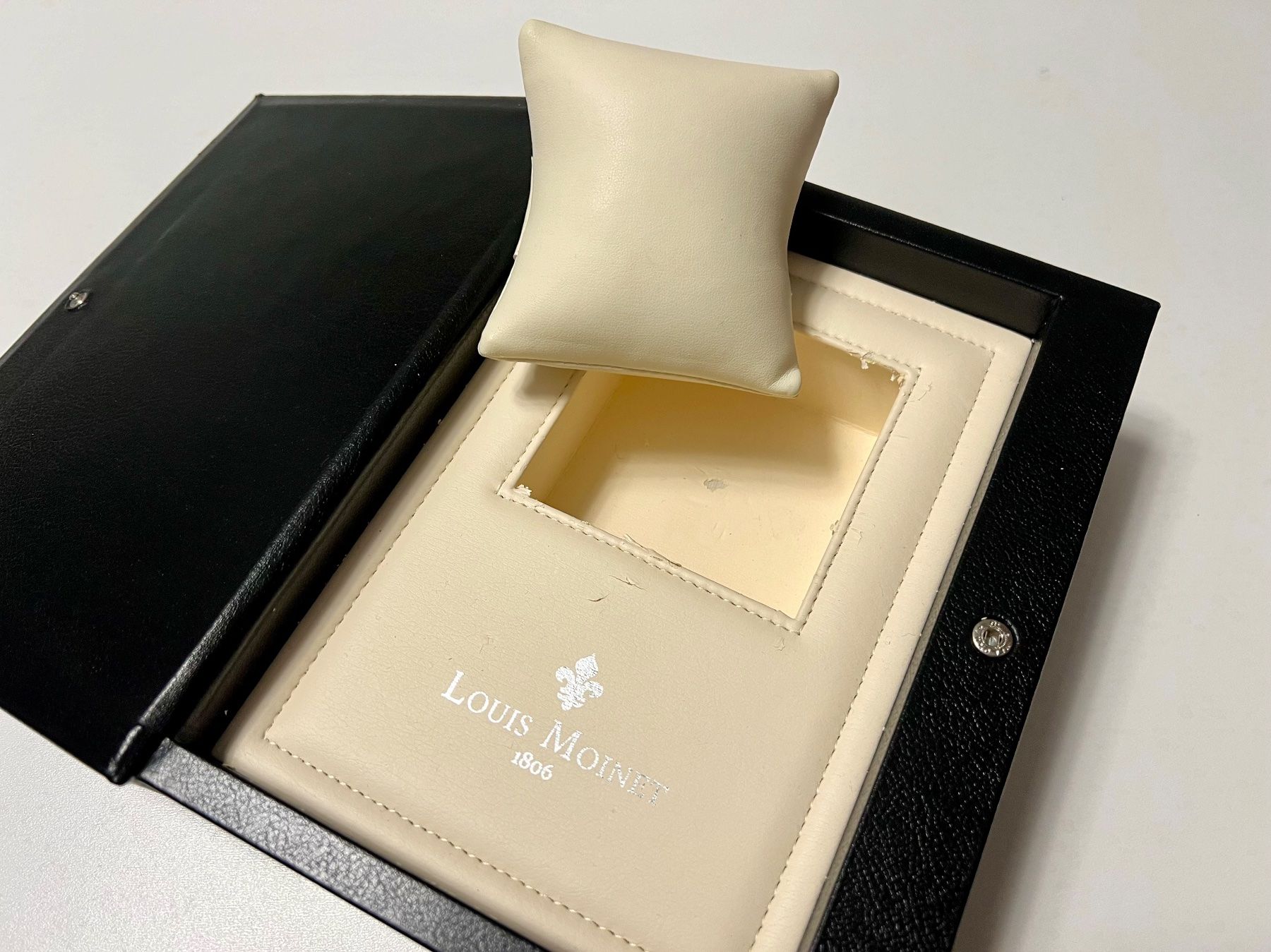 Orologi: LOUIS MOINET Black leather “bookshelf” watch box & outerbox – Nuovo (secondo la descrizione) da Mont-sur-Lausanne venduto da vmi_ym5l 7