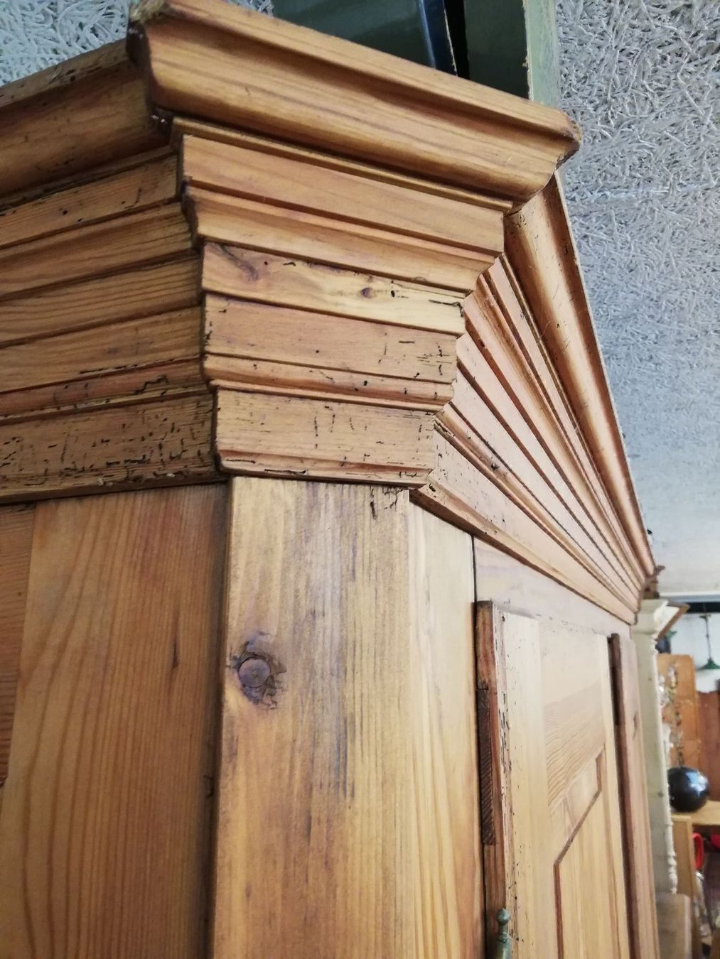 Schränke: Schrank gross alt massiv Tanne rustikal – Gebraucht aus Malters von  5