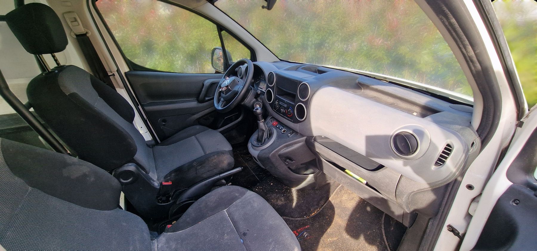 Citroën Veicoli commerciali: Citroën Berlingo 1.6i – Difettoso da Giubiasco venduto da AUTOTECNICA 8
