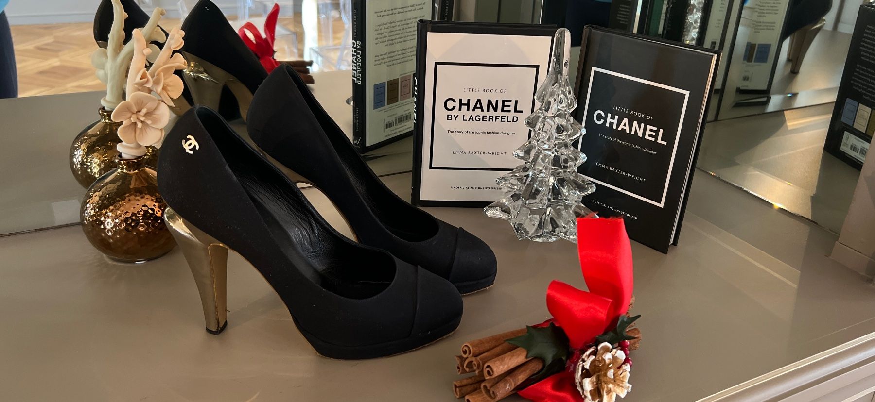 Chanel Scarpe da donna: Chaussures Chanel noires et dorées pointure 39 – Usato da Lausanne venduto da Flo1006 3
