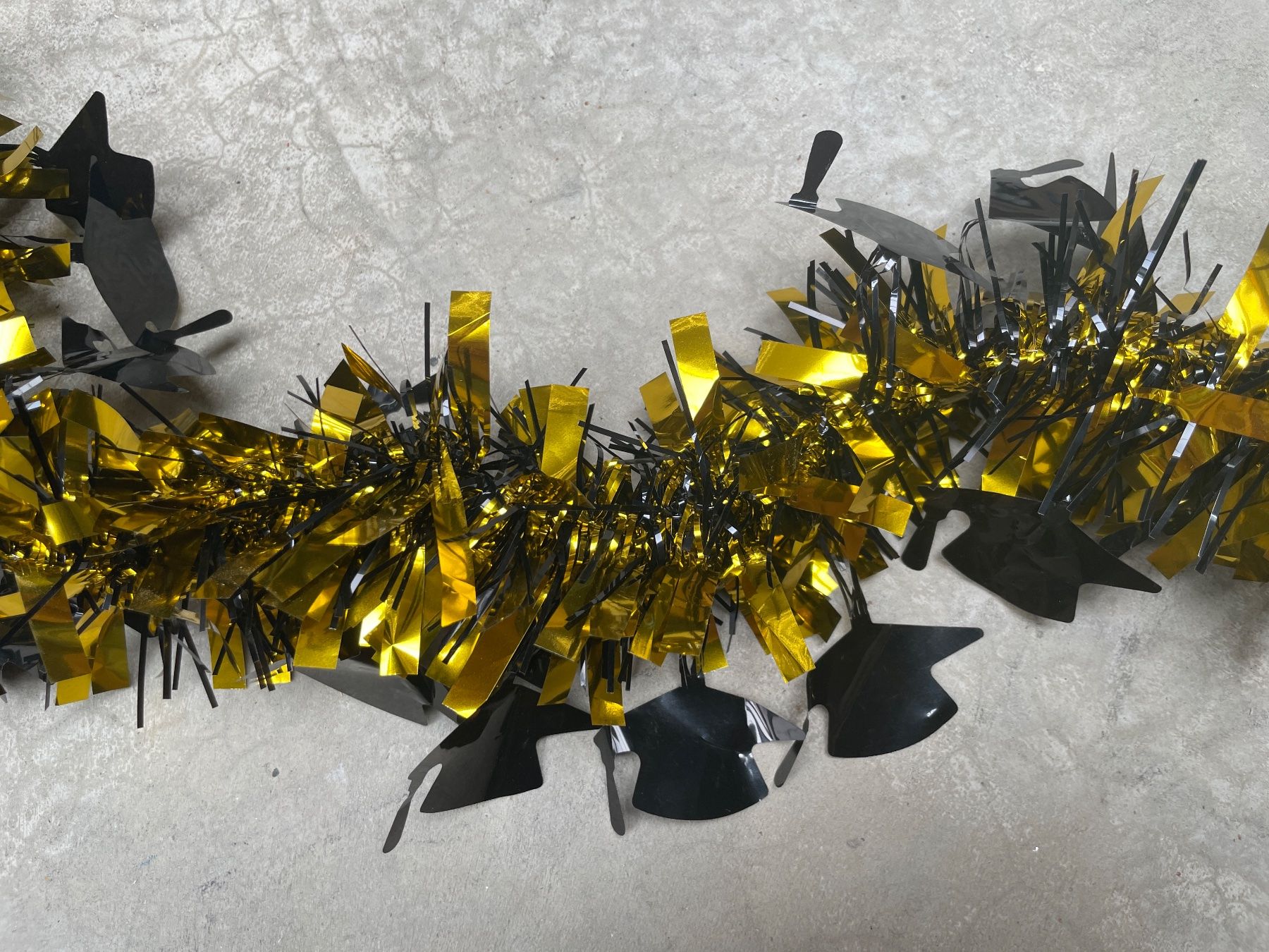 Tutte le decorazioni: Girlande Gold-Schwarz 2m – Usato da Waldkirch venduto da SANDRADUBLER 1