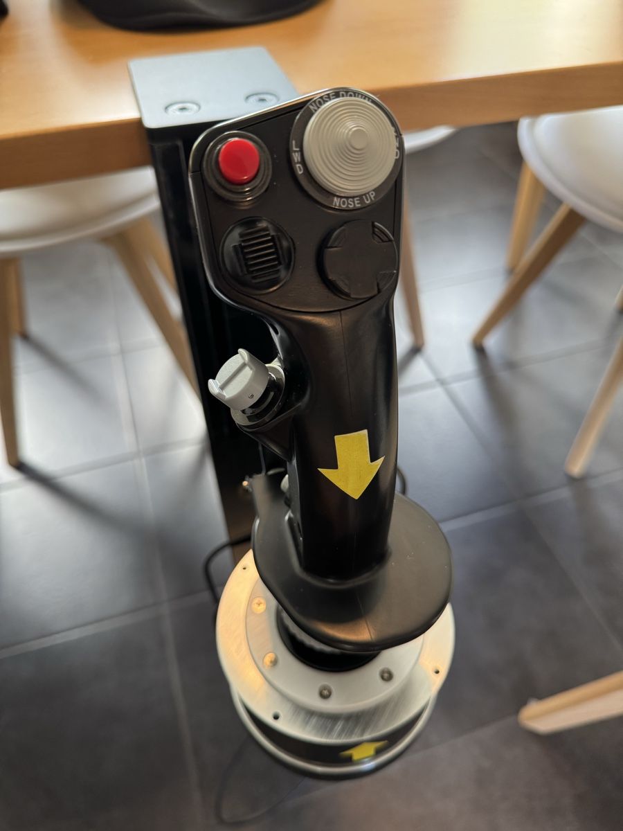 Thrustmaster Controller: Thrustmaster Joystick Hotas Warthog with Desk Mount  – Nuovo (secondo la descrizione) da Epalinges venduto da wil_f 4