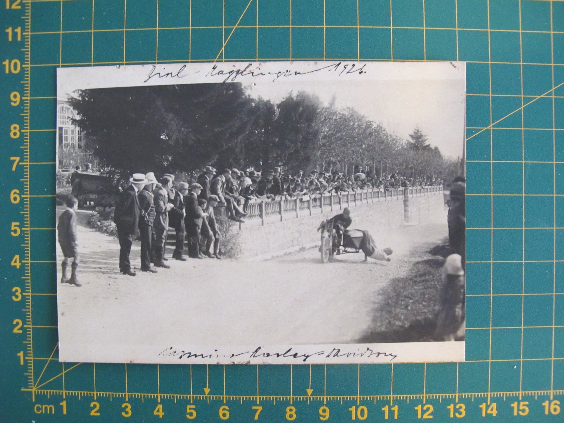 Foto & Immagini: Photo side-car Harley -Davidson en course – Usato da Arnex sur Orbe venduto da Caturix