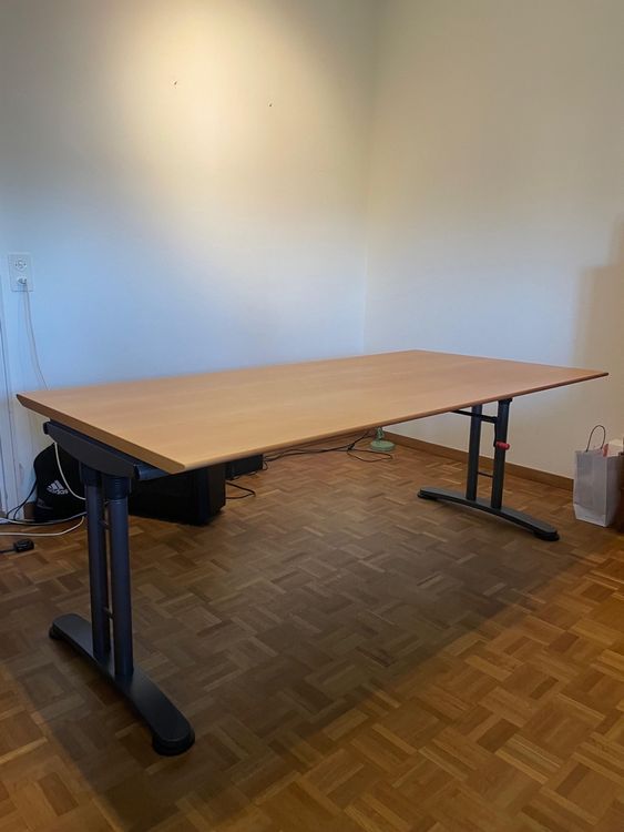 Scrivanie: Einstellbarer Bürotisch - Top Zustand! – Usato da Küsnacht ZH venduto da ElenaT20