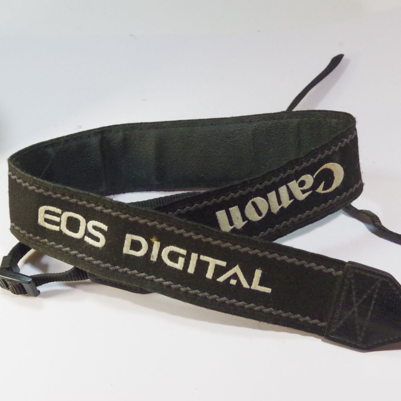 Canon Altri Accessori: Canon EOS Digital Kameragurt – Usato da Erlinsbach venduto da foto_5018