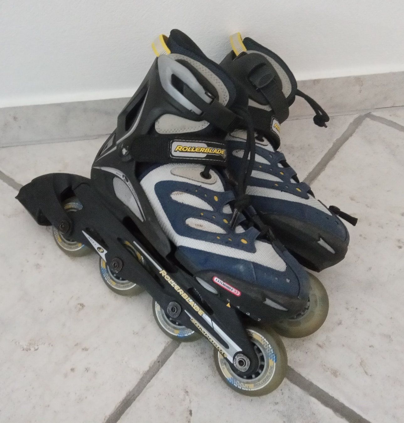 Pattini in linea & Pattini a rotelle: ROLLERBLADE INLINESKATE GR.32-37 – Usato da Chur venduto da Rodanisa 1