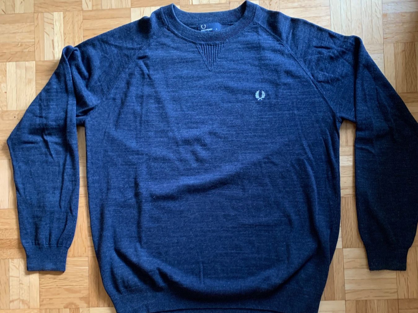 Pullover & Sweatshirts: Pullover Fred Perry dunkelgrau Grösse XL – Gebraucht aus Wettswil von cipollina71