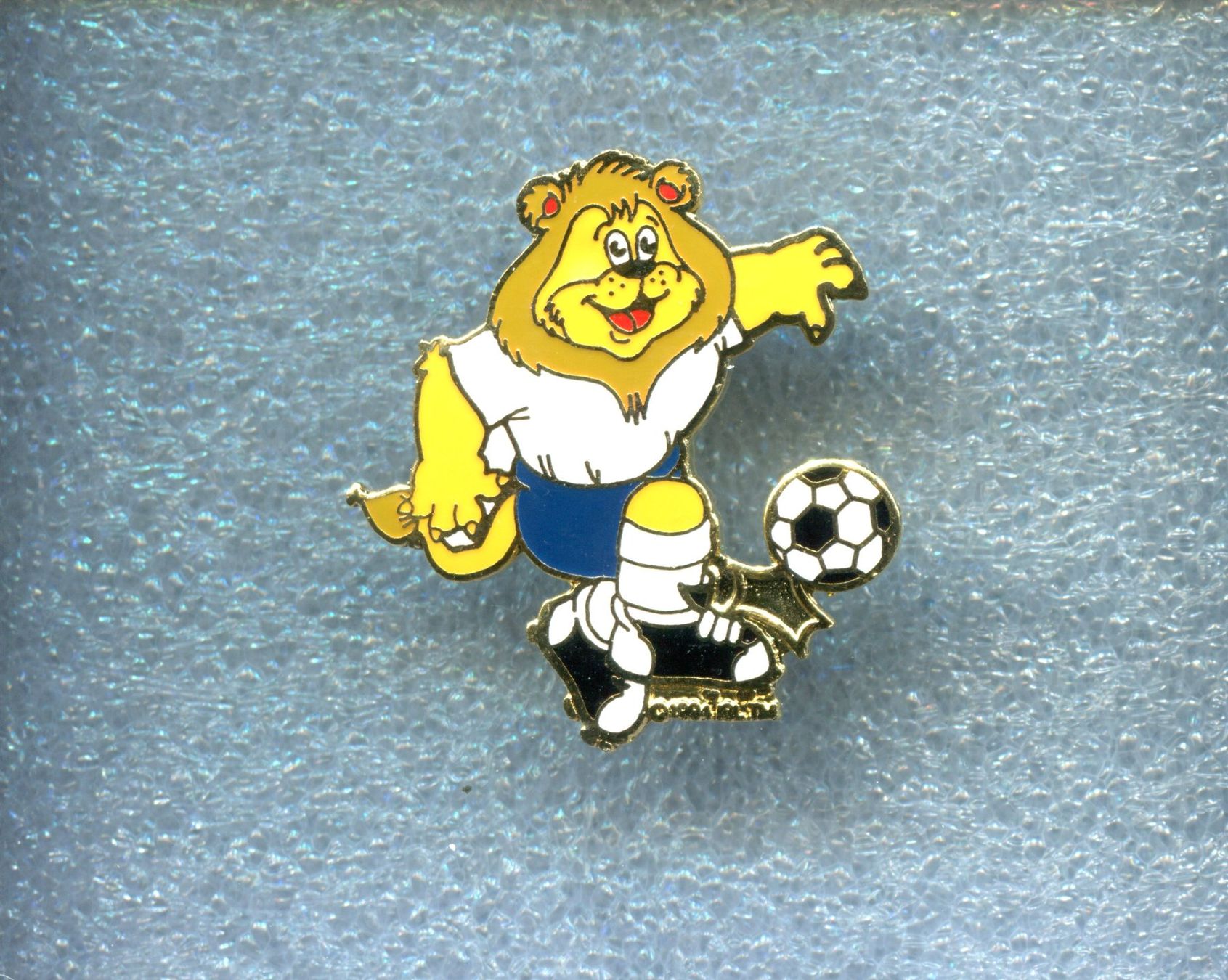 Placchette & Badge: UEFA  EURO '96  Maskottchen  – Usato da Winterthur venduto da Sammleroase