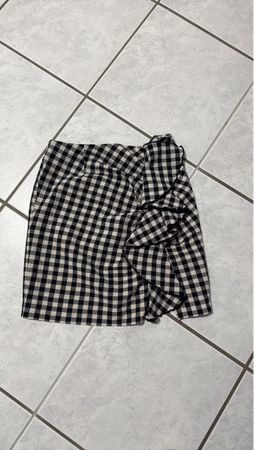 Gingham Ruffle skirt- Perfect for Summer Outings! Size 36