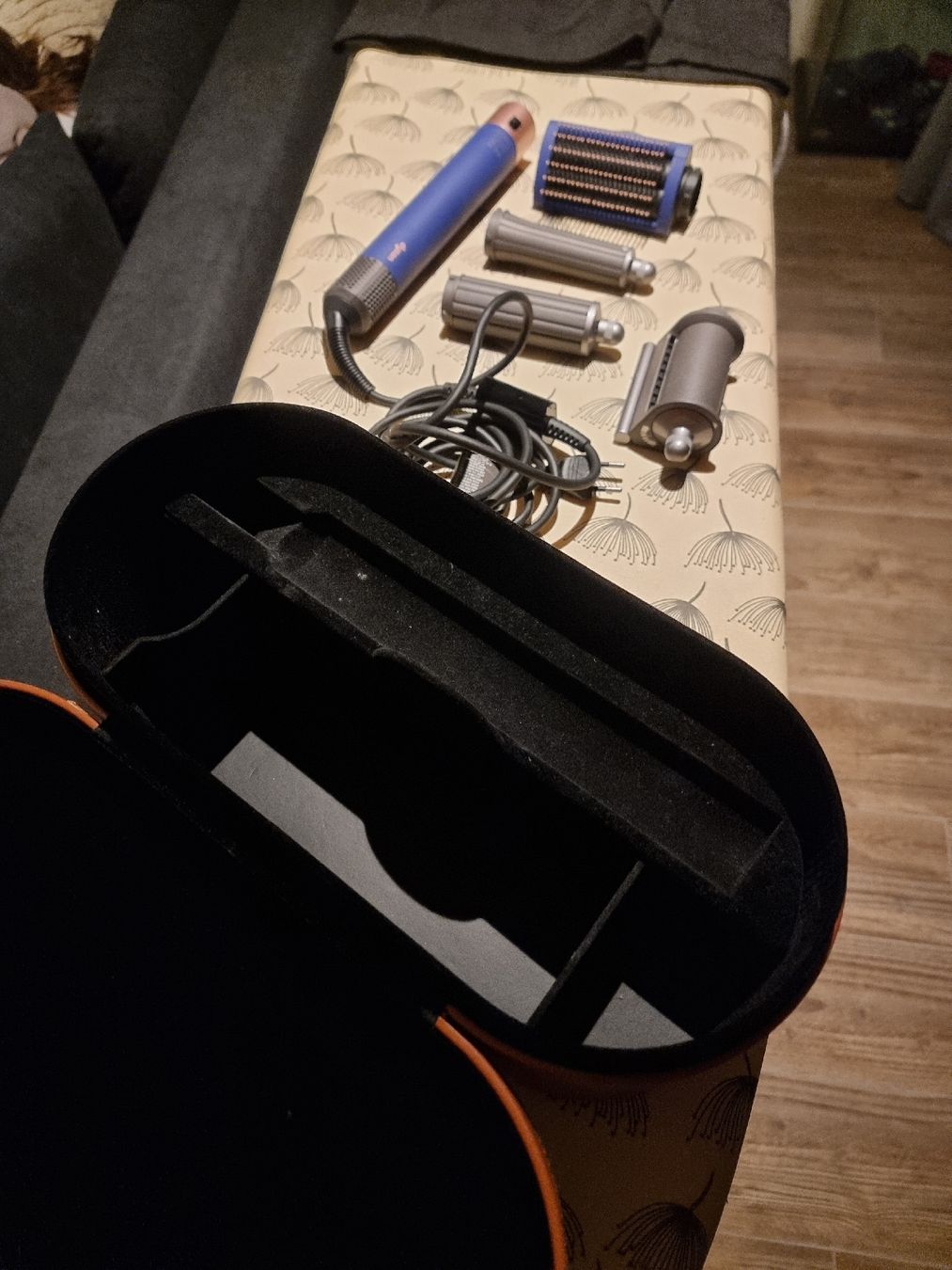 Dyson Sèche-cheveux: Sèche-cheveux Dyson Airwrap avec accessoires – D'occasion à Vuippens par FSPracing 2