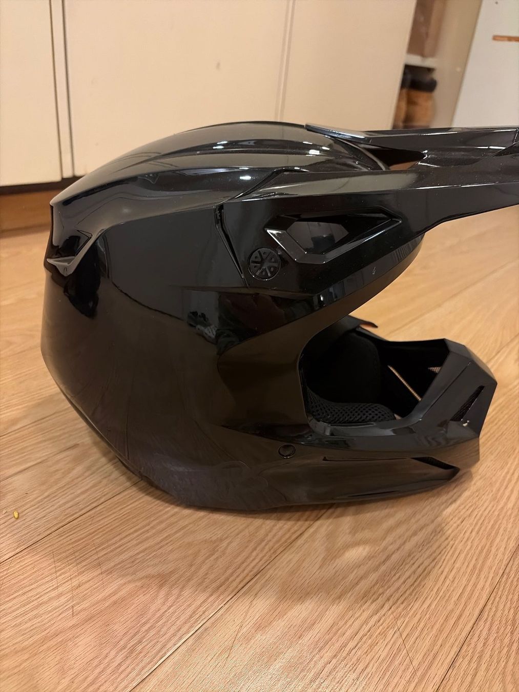 Fox Caschi & visiere: Fox Racing V1 Solid Gloss Black – Taille XL – Usato da Davos Platz venduto da Simon76RM 1