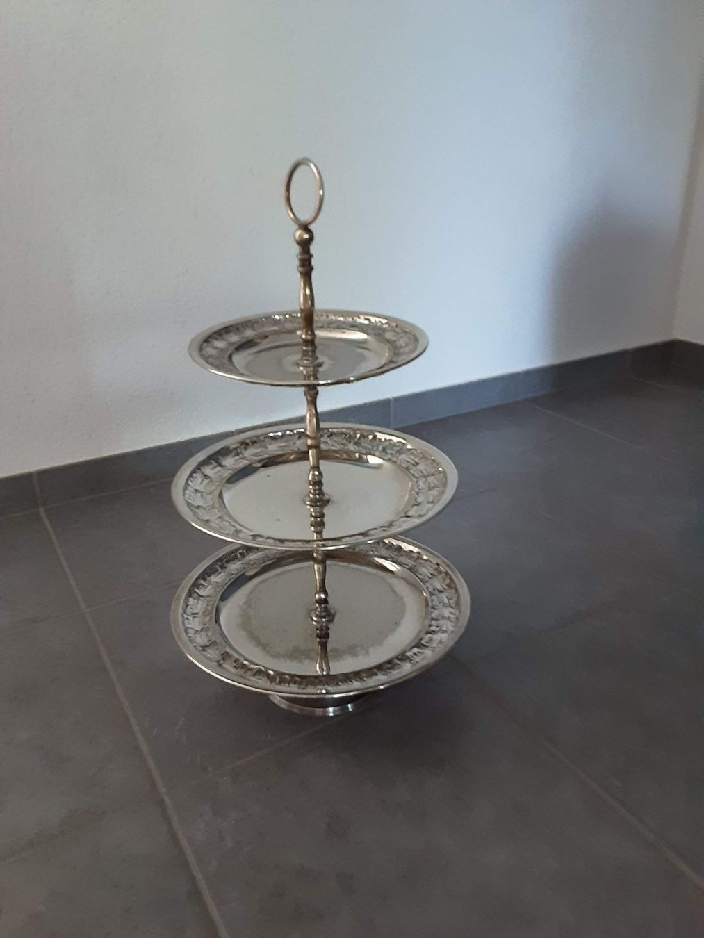 Tutte le decorazioni: Etagère – Usato da Bern venduto da bar_kmf6