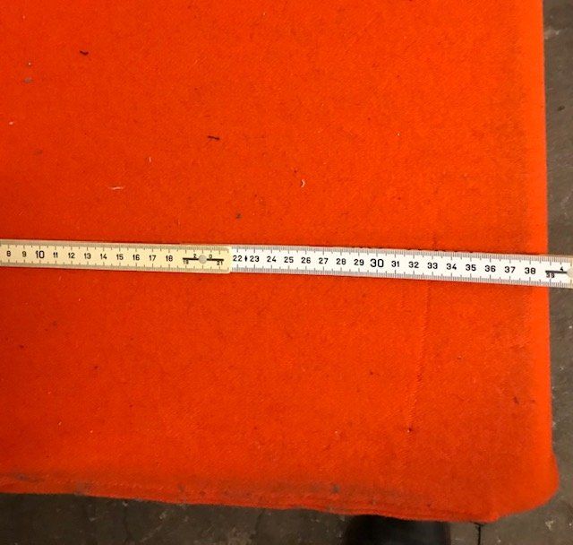 Hocker: Sitzwürfel Schaumstoff orange Hülle – Gebraucht aus Zürich von gigimai67 5