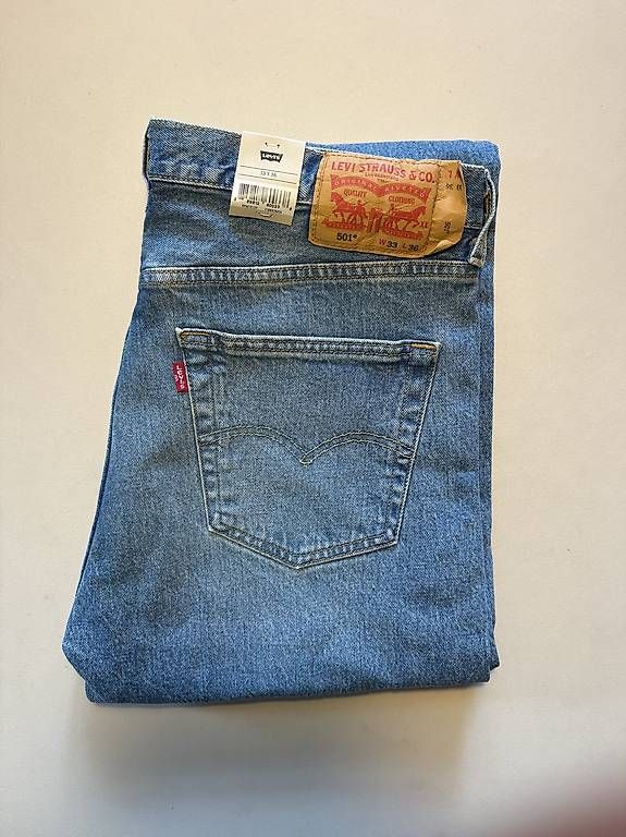 Levi's Jeans: Levi's 501 Jeans Straight Fit – Nuovo e nell'imballaggio originale da Basel venduto da rororo47