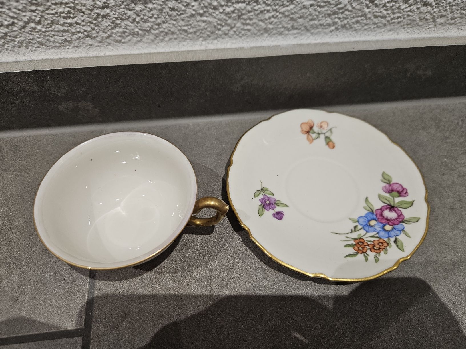 Tazze: Langenthaler Kaffeetasse und Unterteller 1947 handbemalt – Usato da Heimenhausen venduto da Saint-Michel3360 2