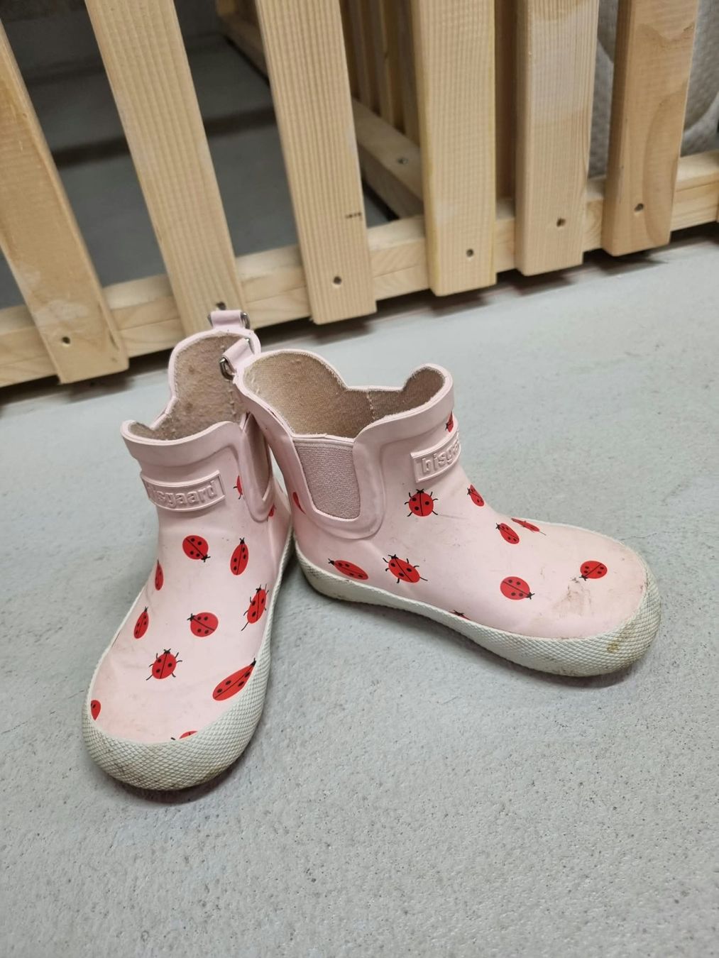 Bisgaard Scarpe per ragazzi: Bisgaard Gummistiefel Marienkäfer rosa gebraucht – Usato da Horgen venduto da Derdolle