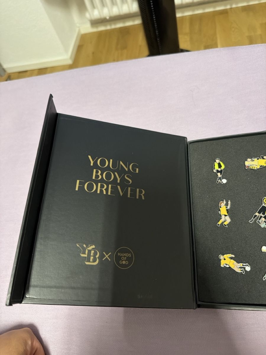 Plaketten & Abzeichen: Young Boys Forever Pins Kollektion – Gebraucht aus Ostermundigen von Boss127