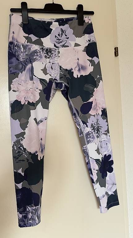 Leggings: NEW! Leggins Blumen Gr. M – Usato da Baden venduto da Chrisenft 1