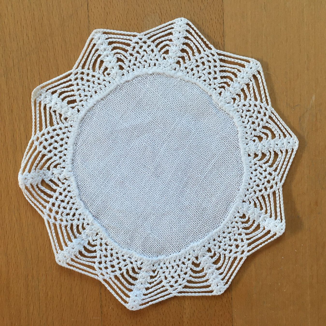 Sottobicchieri: Spitzendeckchen Handarbeit  gehäkelt  rund ca. 13 cm – Usato da Subingen venduto da ArtBead 1