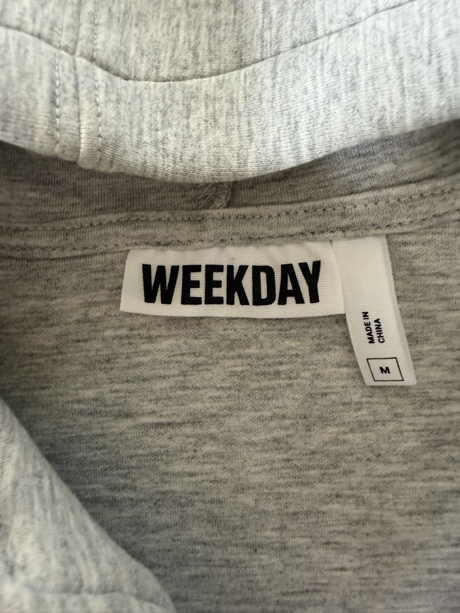 Weekday Giacche: Weekday Zip Hoodie Grau Gr M  – Usato da Zürich venduto da lau_r6sl 1