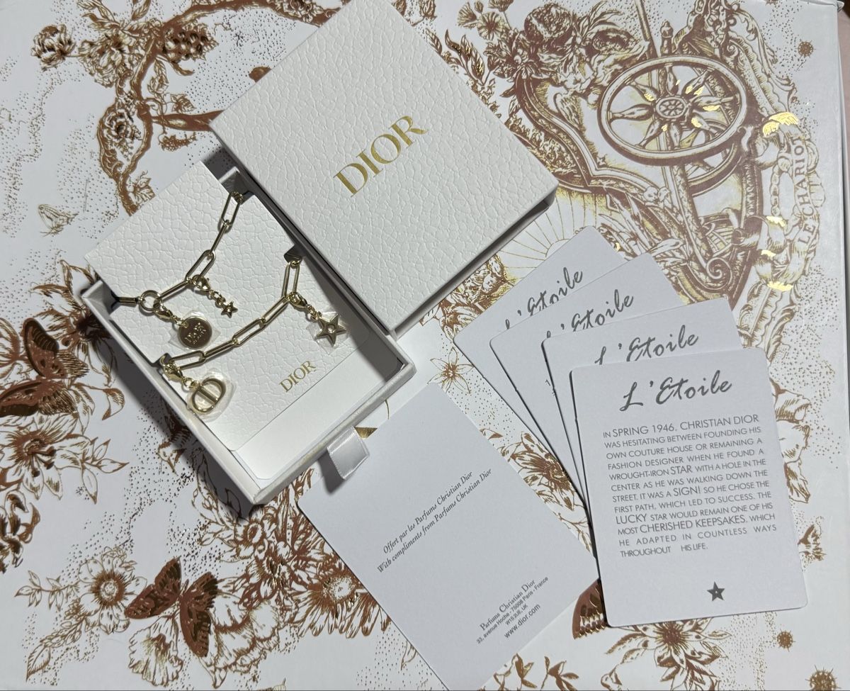 Dior Portachiavi: Dior Beauty Phone Charm / bracelet – Nuovo e nell'imballaggio originale da Luzern venduto da sas_r89l