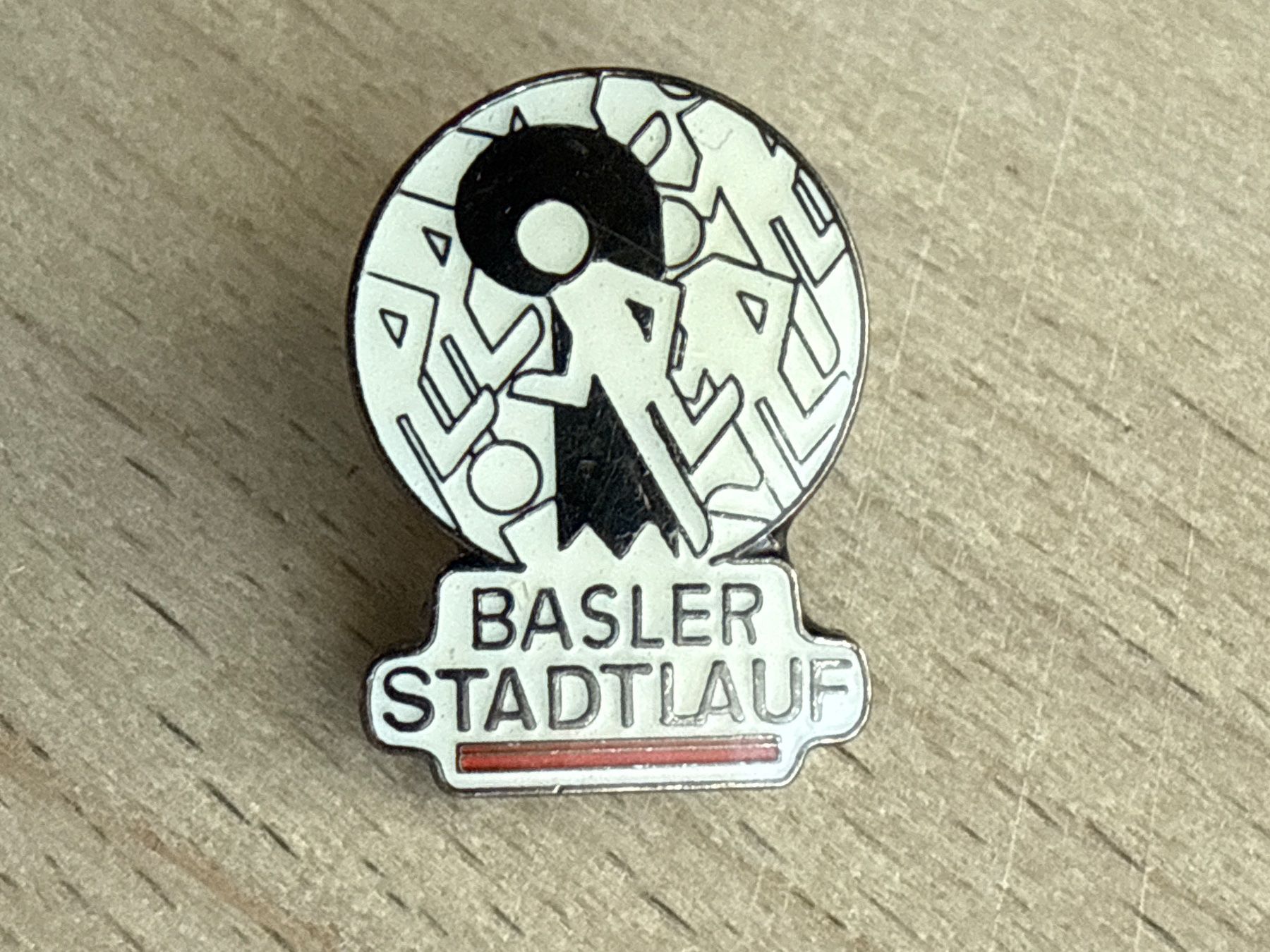 Plaquettes & Badges: Pin Basler Stadtlauf – D'occasion à Glattbrugg par Schweigmatt