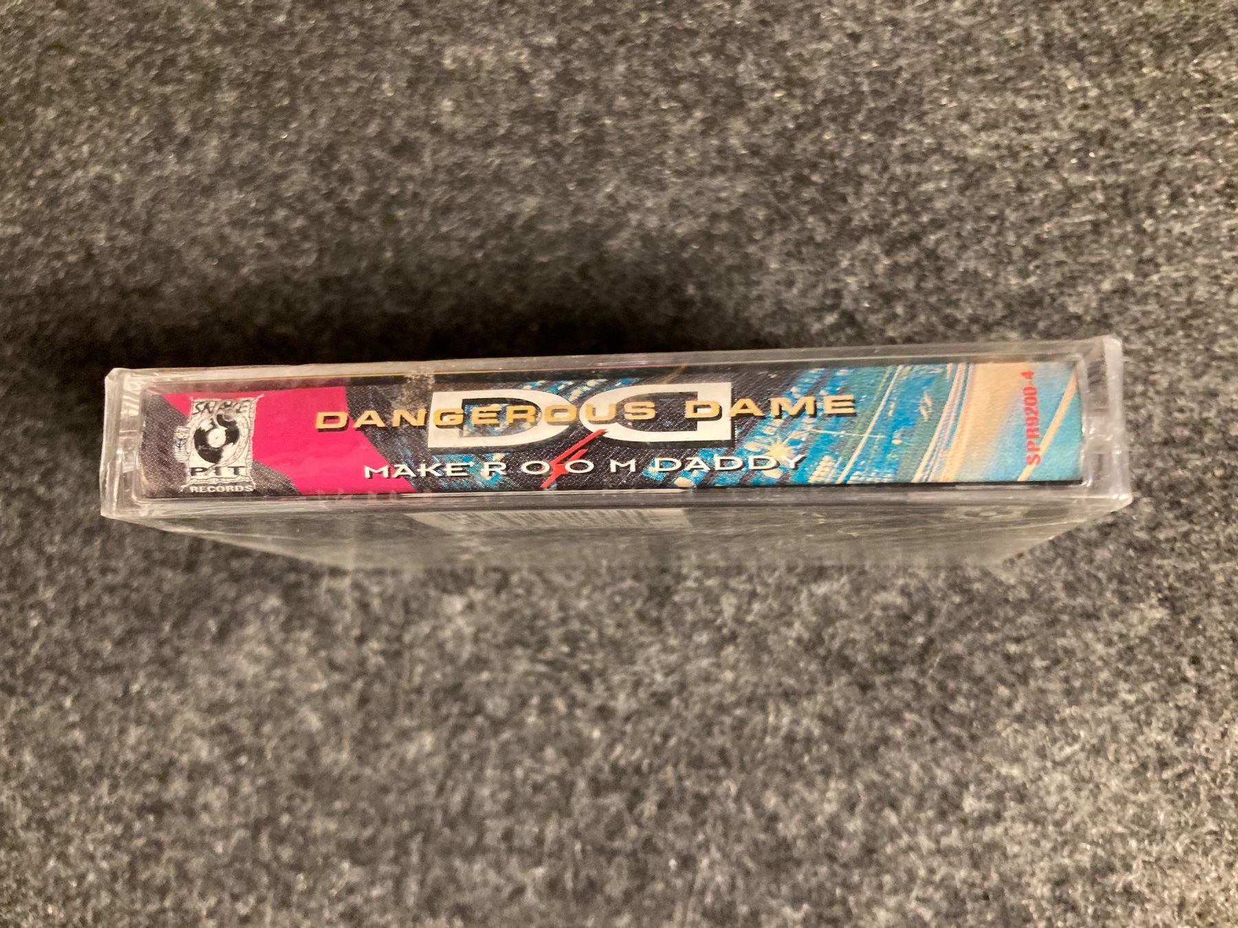 Musicassette: Dangerous Dame - Make Room 4 Daddy (MC) – Nuovo e nell'imballaggio originale da Fribourg venduto da Karushi 1