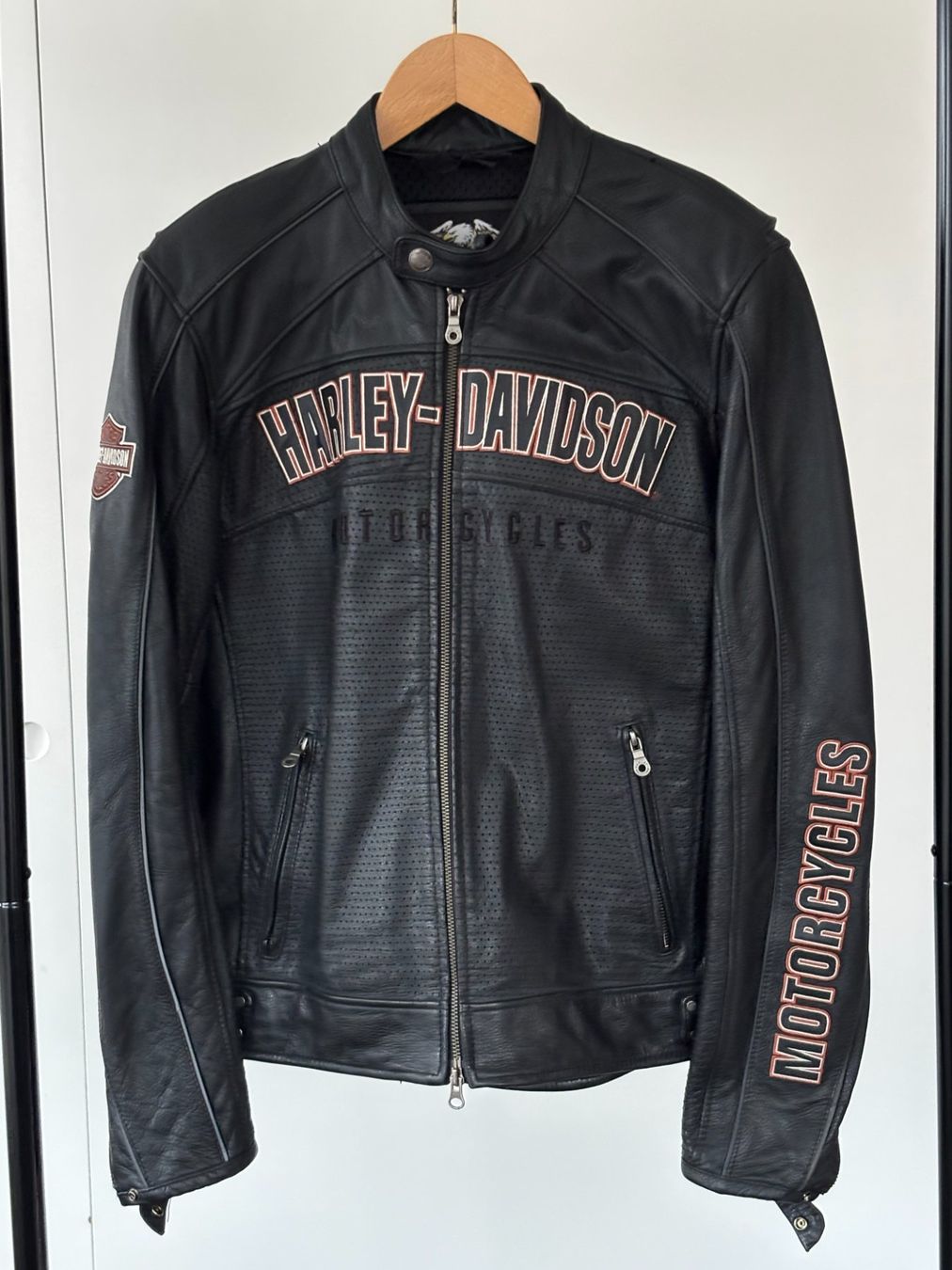 Harley-Davidson Giacche: Harley-Davidson Herren Lederjacke Gr. M, perforiert – Usato da Zürich venduto da bboying