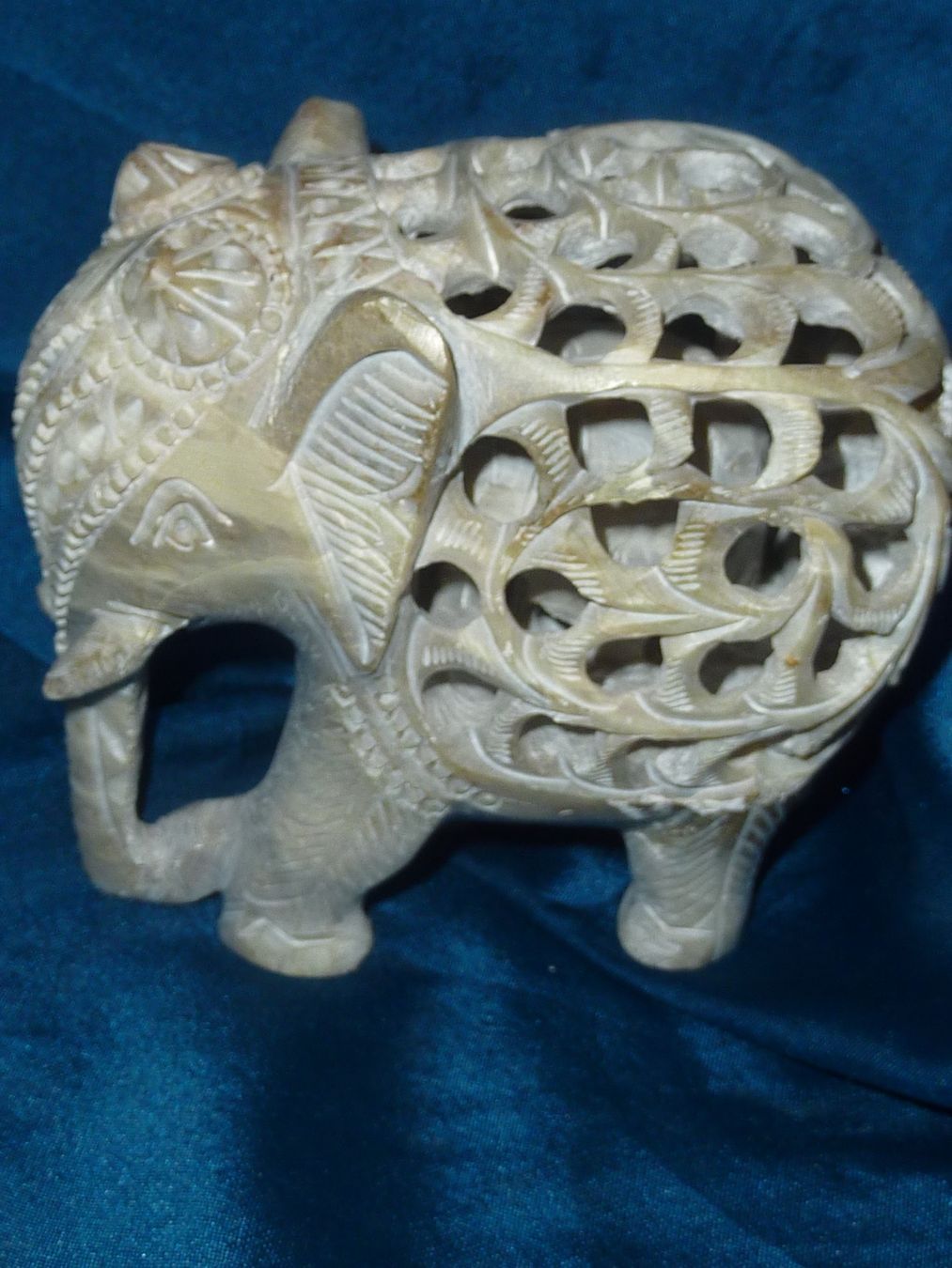 Statuette: éléphant sculpté dans du marbre – Usato da geneve venduto da chriztel 7