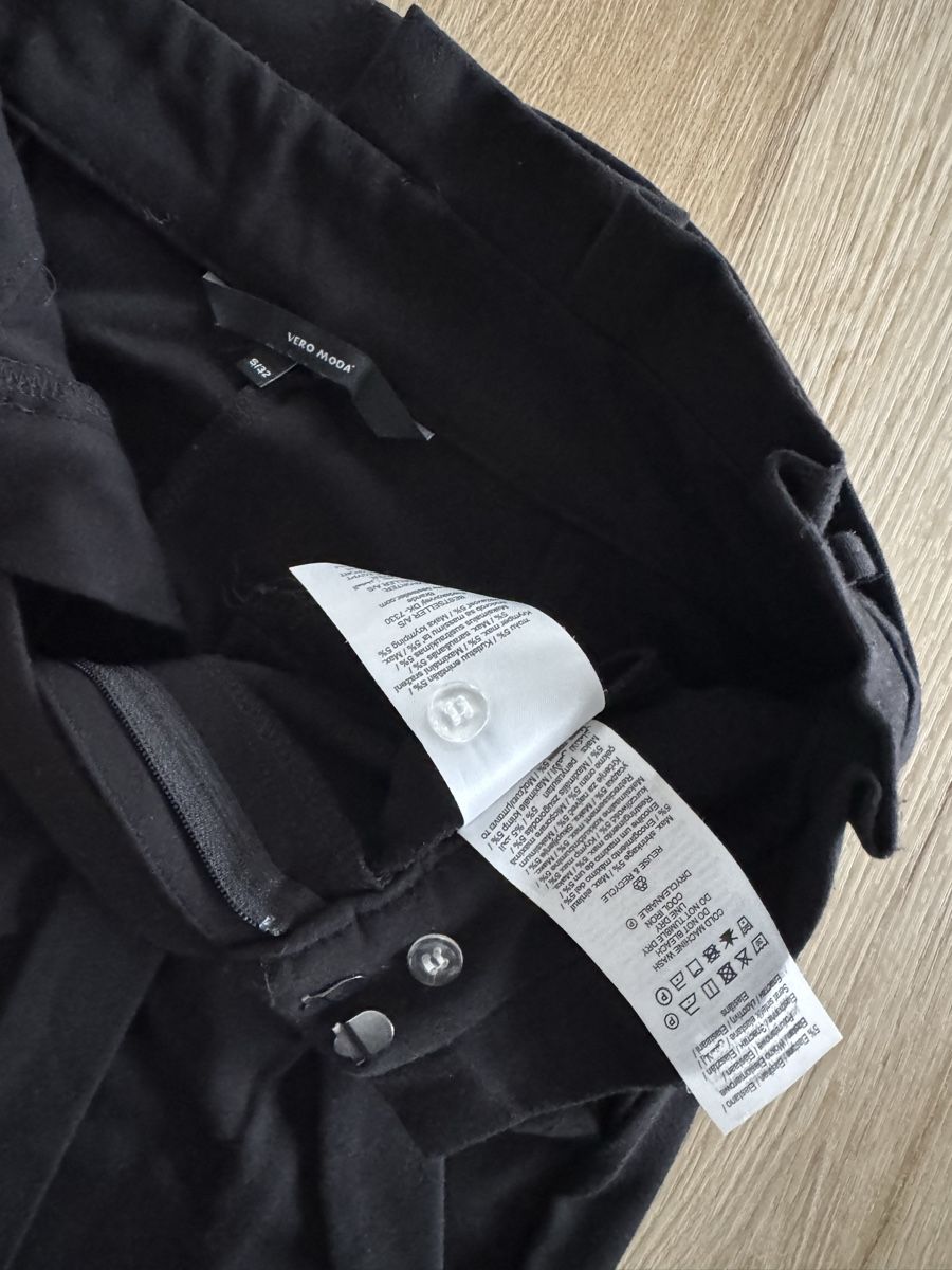 Vero Moda Pantaloni: Vero Moda S Stoffhose schwarz – Usato da Kloten venduto da now20160 2
