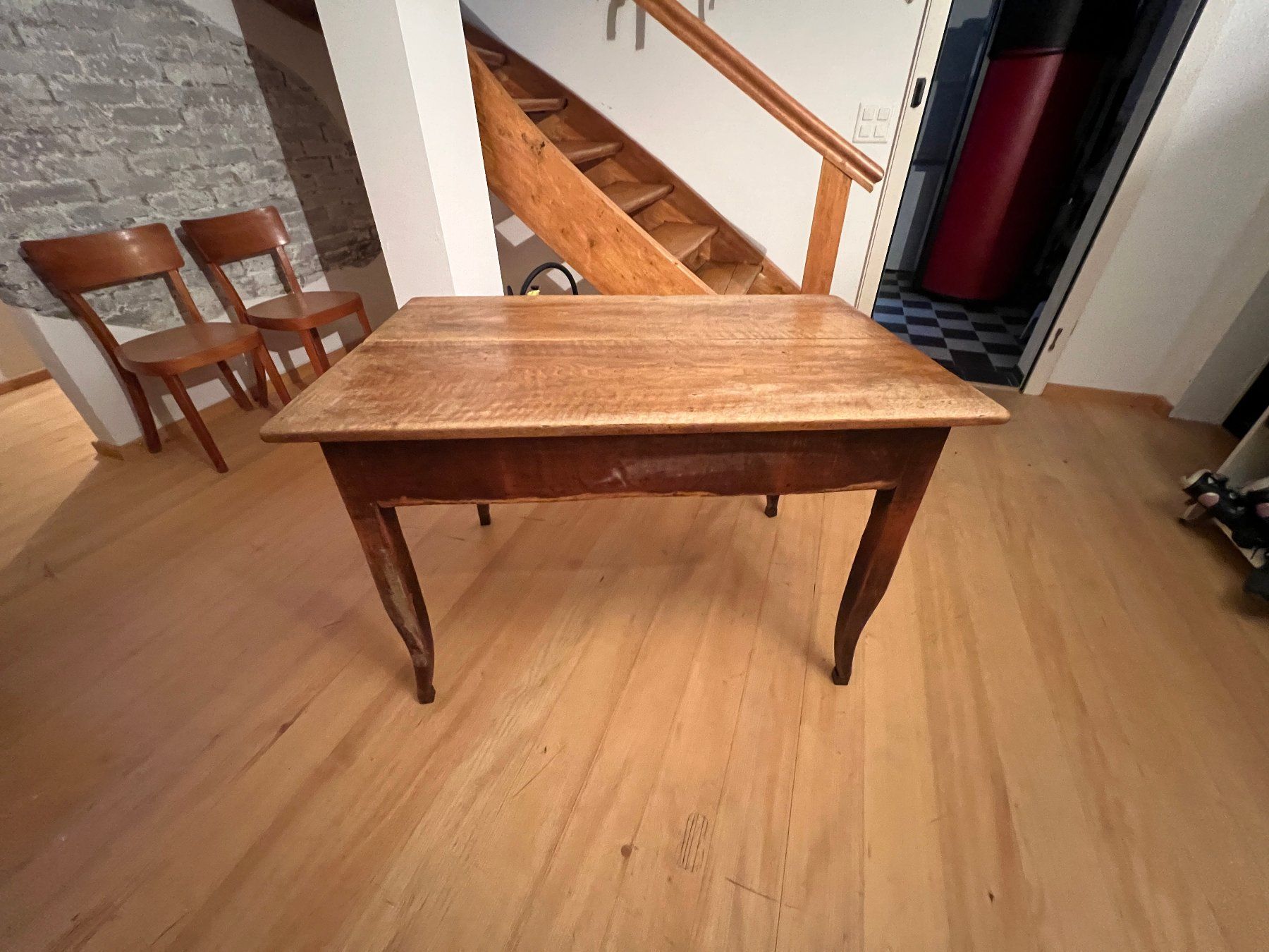 Tische: Nussbaumtisch – Gebraucht aus Arbon von Hubert77 3