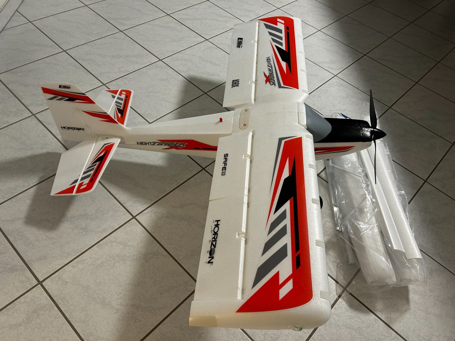 E-Flite Modellismo RC: E-Flite Night Timber X 1.2 m BNF Basic w/AS3X & SAFE  ARF – Nuovo (secondo la descrizione) da Gipf-Oberfrick venduto da BrunoM61 1