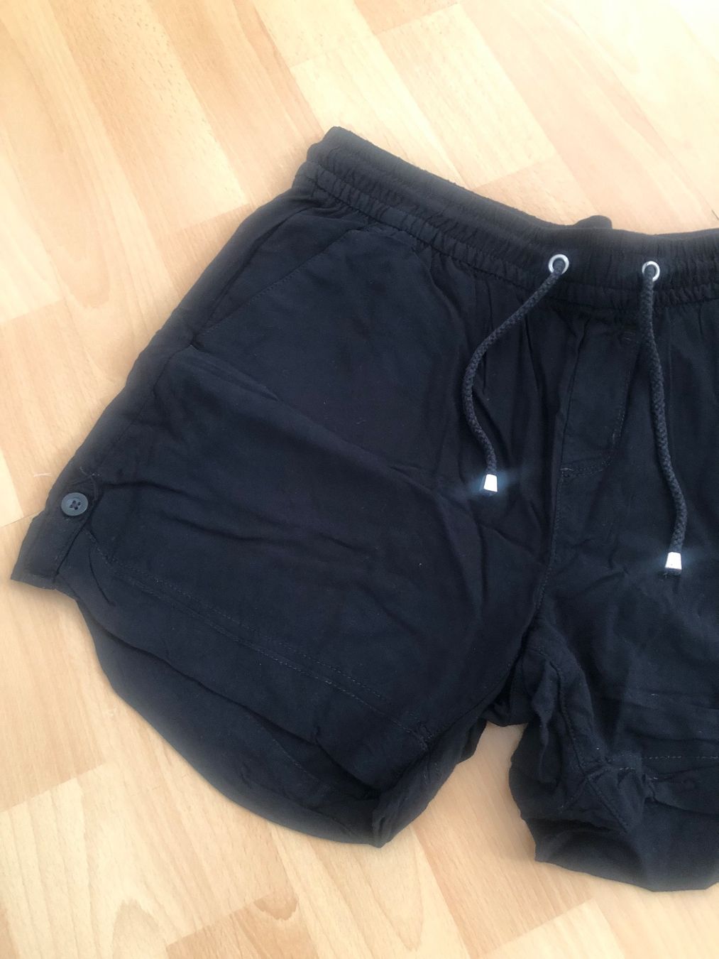 C&A Pantaloni: Kurze leichte Hose Schwarz Gr S – Usato da Zürich venduto da Herbion1 2