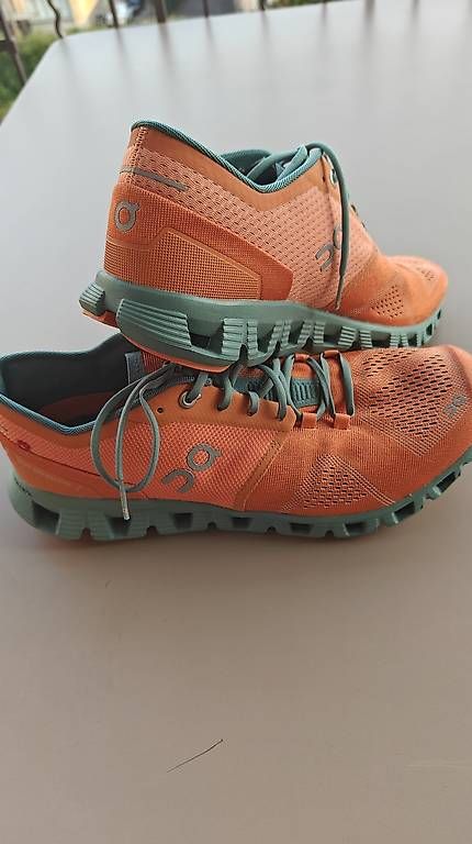 On Chaussures hommes: On Running Cloud Taille 42.5 – D'occasion à Lausanne par mat_cb7z