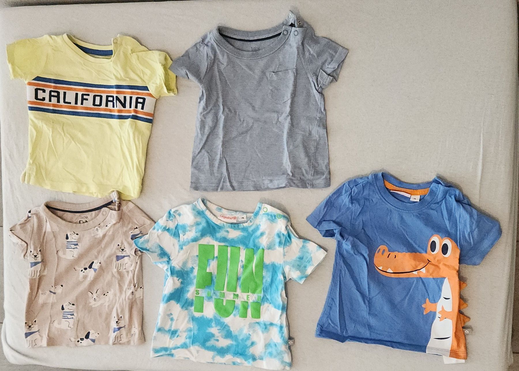 Lotti & Set di vestiti: Kleidepaket T-Shirt Grösse 74 – Usato da Rüti ZH venduto da Supy