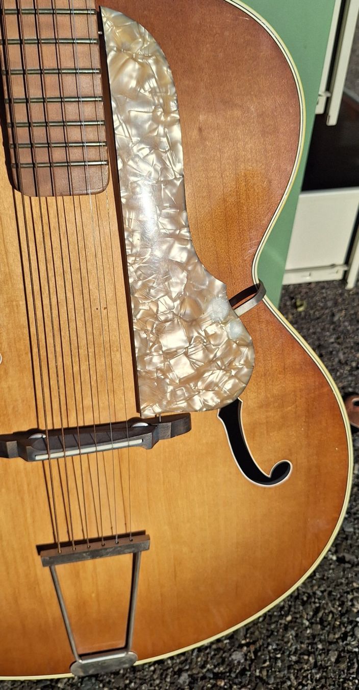 Höfner Strumenti musicali: Höfner Gitarre Archtop vintage – Usato da Weinfelden venduto da JoeBaer 2