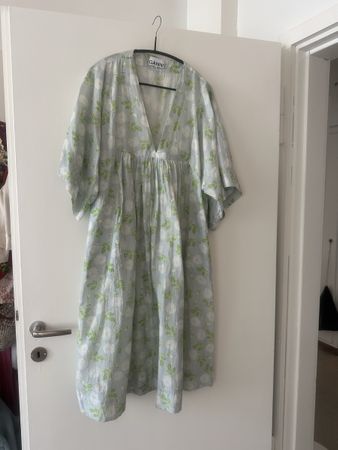 hellblaues GANNI Kleid mit Blumenprint aus Baumwolle/ Seide