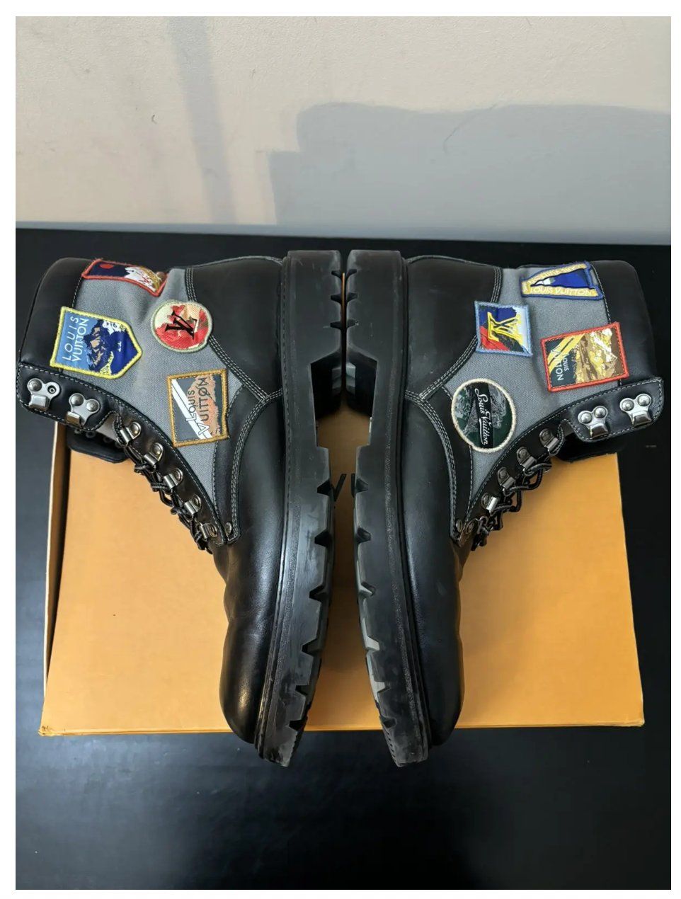 Louis Vuitton Scarpe da uomo: Louis Vuitton Oberkampf Leather Patchwork Ankle Boots Black – Usato da zuchwil venduto da mexpim 2