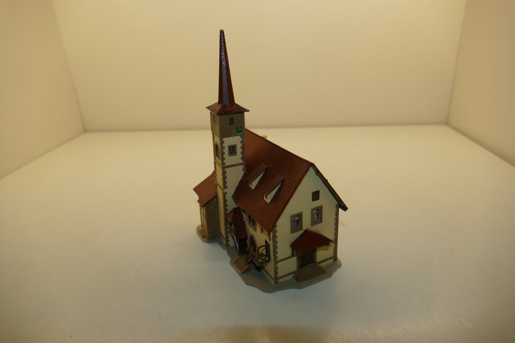 Vollmer Modellini di ferrovie: Vollmer N: Kirche Ditzingen – Usato da Niederhasli venduto da rail-duerst 2