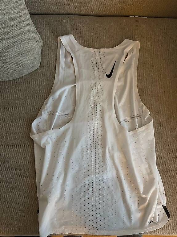 T-shirt: Nike Aeroswift Running Tank Top L – Usato da Zürich venduto da von_sj9s 2