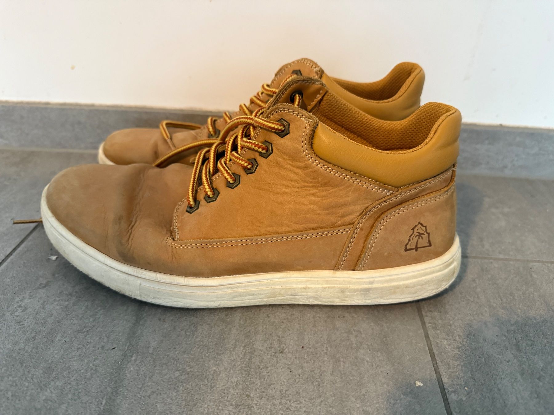 Scarpe da uomo: Herrenschuhe Beach Mountain,Gr. 43 – Usato da Luzern venduto da Heliconius