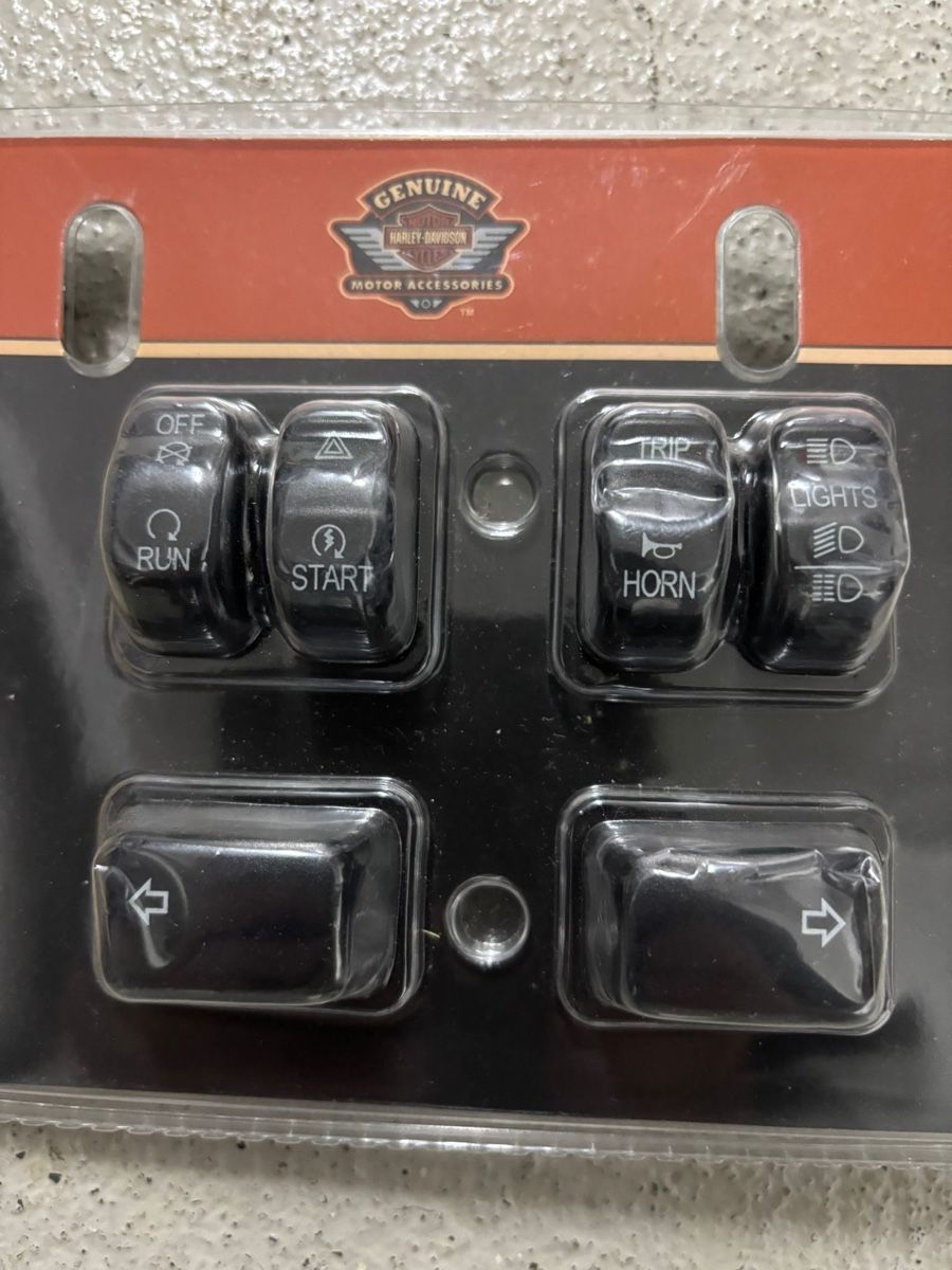 Harley-Davidson Tutti i ricambio per moto: Harley Davidson Schalterkappen Kit, Neu & Originalverpackt – Nuovo (secondo la descrizione) da Hünenberg venduto da Melanie800 1